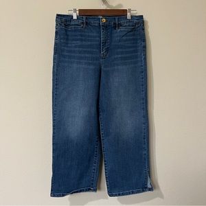 Anne Klein Women’s High Rise Capri Jeans Medium Wash Size 14 Slit at Ankles